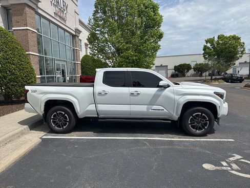 Used 2024 Toyota Tacoma TRD Sport image 2