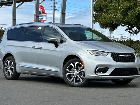 New 2026 Chrysler Pacifica Pinnacle w/ Trailer Tow Group image 2