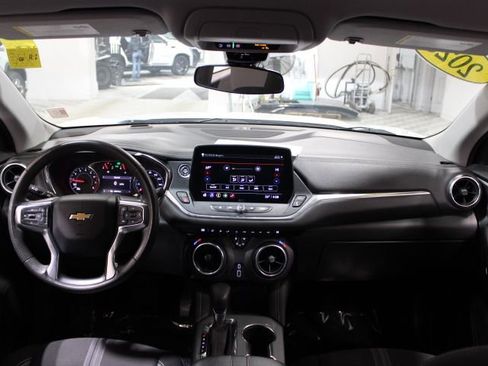 Used 2023 Chevrolet Blazer LT image 2