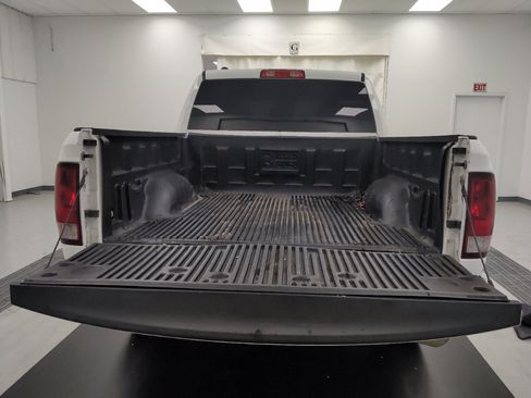 Used 2022 RAM 1500 Classic SLT RWD image 29