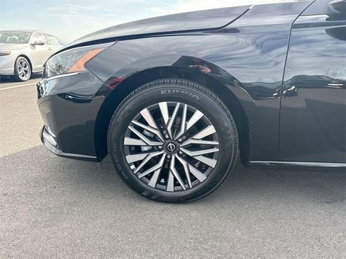 Used 2024 Nissan Altima 2.5 SV image 13