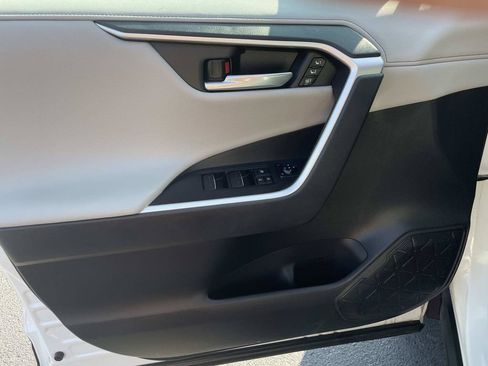 Used 2022 Toyota RAV4 Limited AWD/4WD image 22