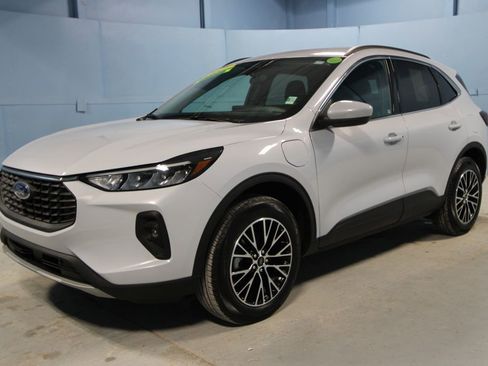 Used 2025 Ford Escape SE image 24