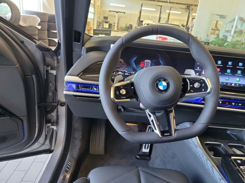 Used 2025 BMW 740i xDrive image 19