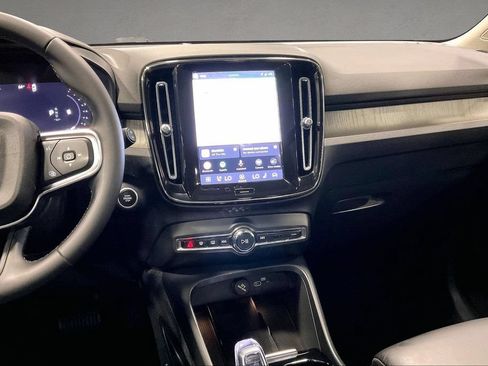 Certified 2023 Volvo XC40 B5 Plus w/ Driver Assist Package AWD/4WD image 9