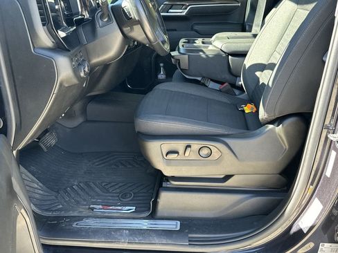 Used 2022 Chevrolet Silverado 1500 LT image 9