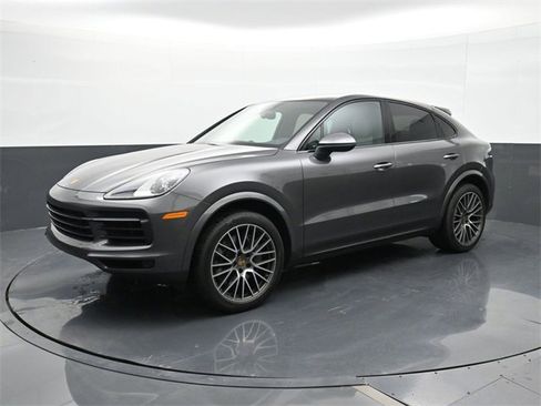 Used 2022 Porsche Cayenne S image 1