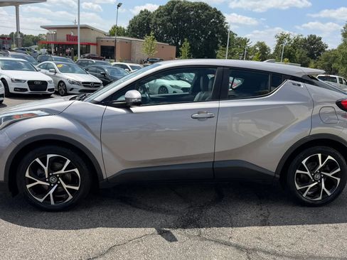 Used 2018 Toyota C-HR XLE FWD image 2