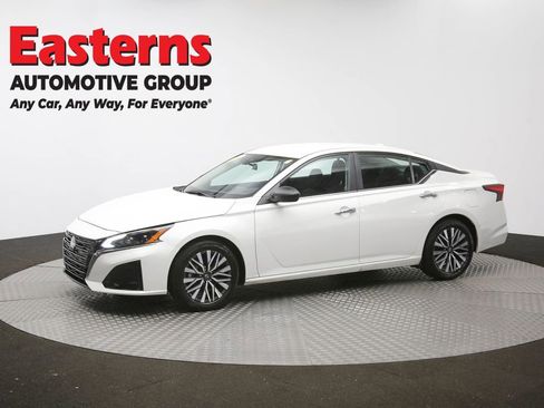 Used 2025 Nissan Altima 2.5 SV FWD image 57