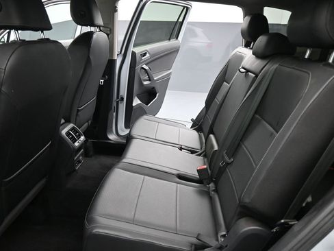 Used 2019 Volkswagen Tiguan SE w/ Panoramic Sunroof Package image 17