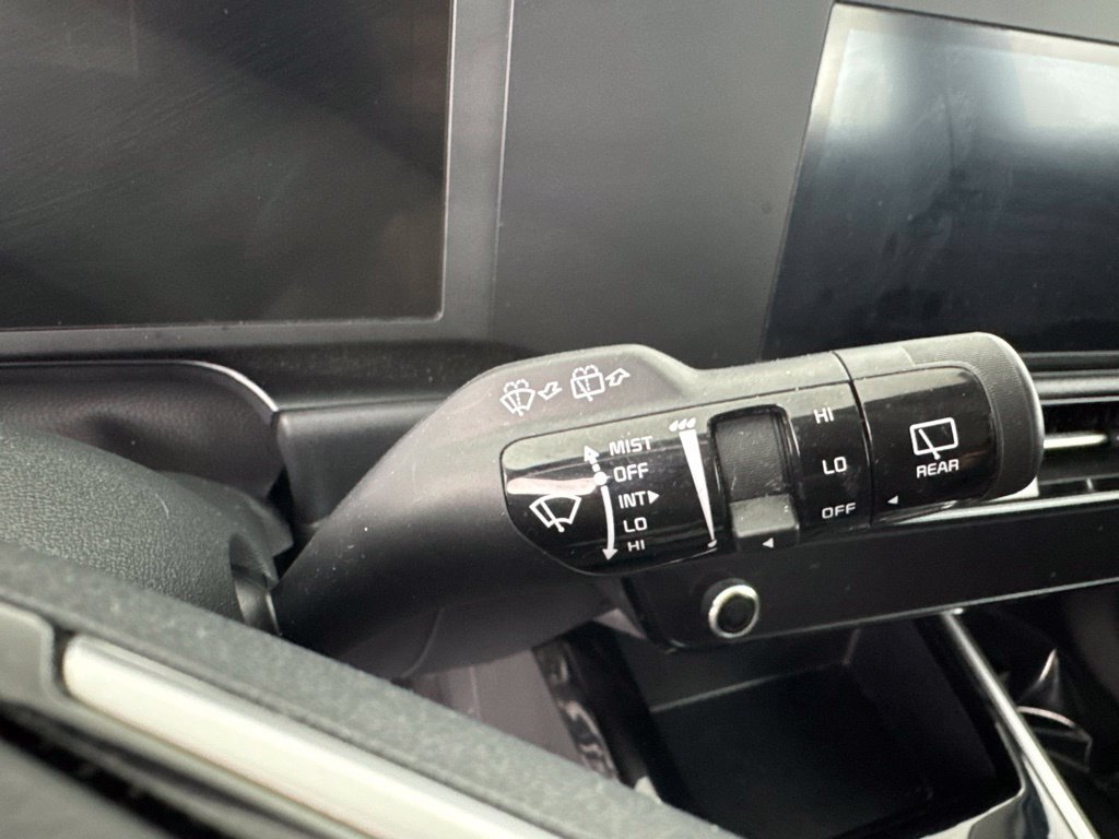 Used 2025 Kia Niro LX FWD image 47