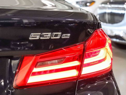 Used 2019 BMW 530e w/ Convenience Package RWD image 11