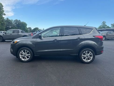 Used 2019 Ford Escape SE FWD image 2