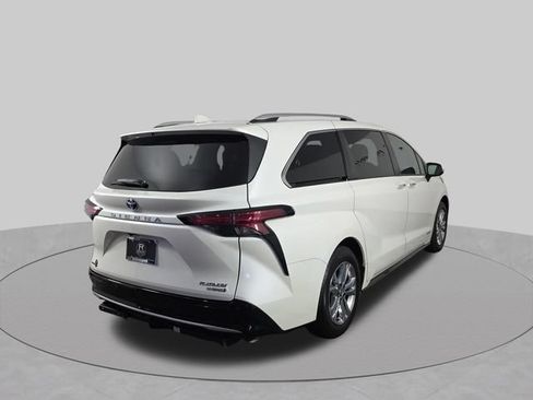 Used 2021 Toyota Sienna Platinum AWD/4WD image 13