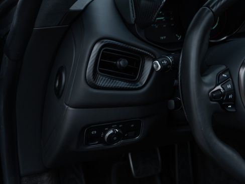 Used 2023 Aston Martin V12 Vantage Roadster RWD image 21