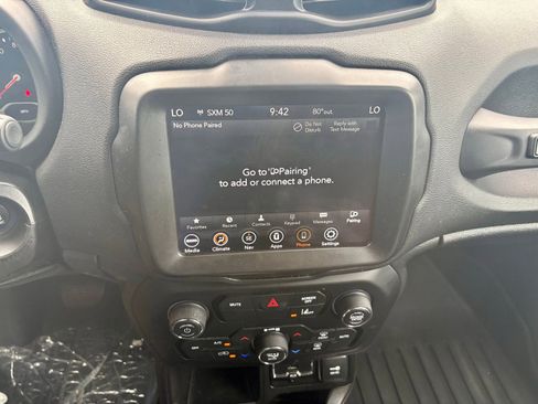 Used 2021 Jeep Renegade Latitude FWD image 16