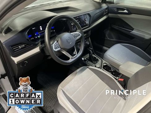 Certified 2022 Volkswagen Taos SE w/ Panoramic Sunroof Package image 16