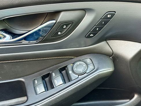 Used 2019 Chevrolet Traverse Premier image 19