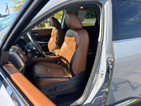 Used 2022 Nissan Pathfinder Platinum w/ Cargo Package AWD/4WD image 38