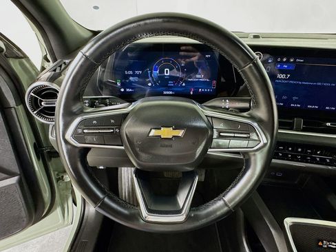 Used 2025 Chevrolet Equinox LT w/ Convenience Package II FWD image 9