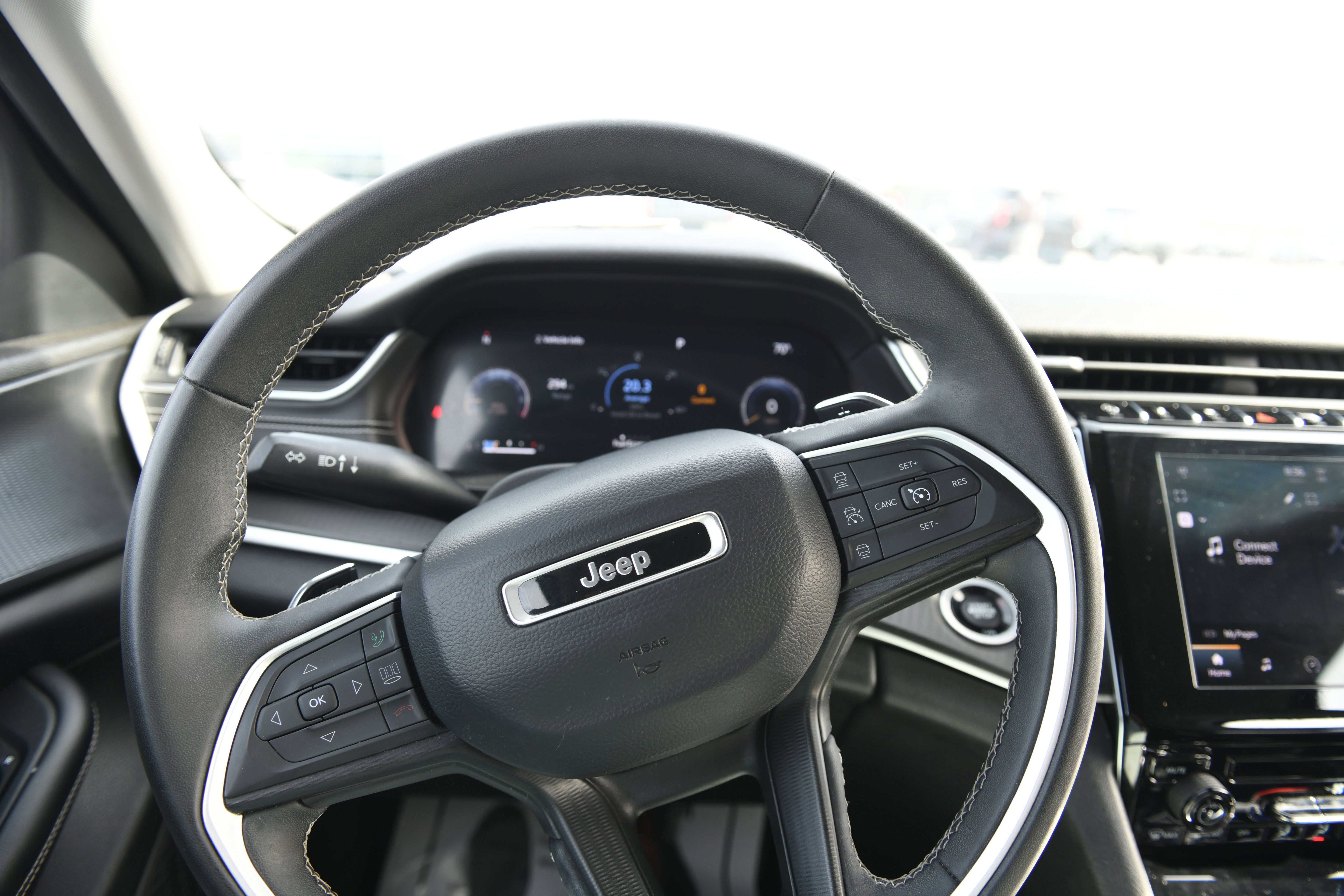 Used 2023 Jeep Grand Cherokee L Laredo RWD image 20