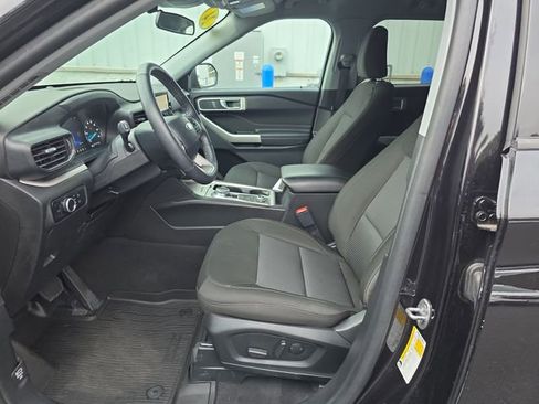 Used 2024 Ford Explorer XLT image 11