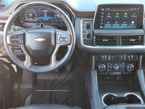 Used 2024 Chevrolet Suburban High Country w/ Advanced Technology Package image 25