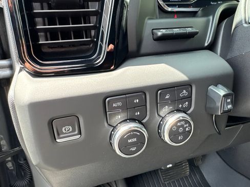Used 2024 GMC Sierra 1500 AT4 w/ Technology Package AWD/4WD image 23