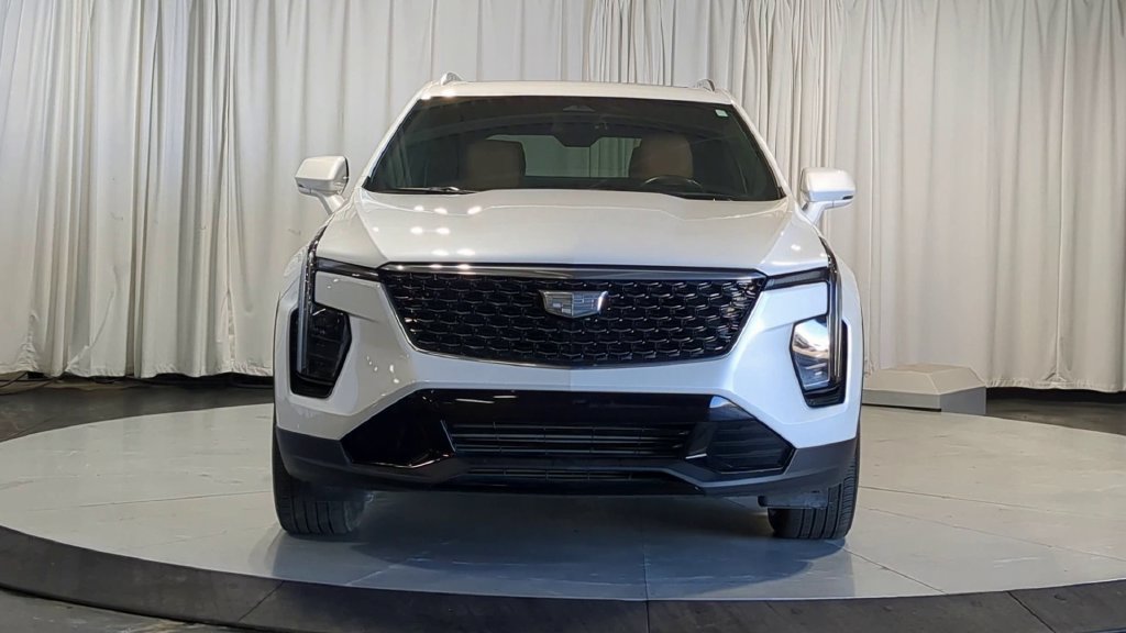 Used 2024 Cadillac XT4 Premium Luxury AWD/4WD image 3