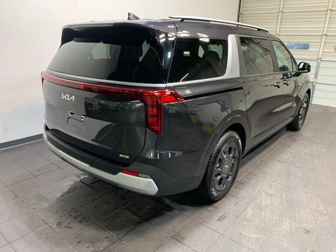 New 2026 Kia Carnival EX image 3