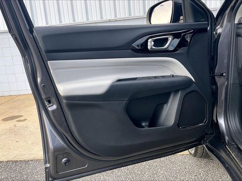 Used 2022 Jeep Compass Limited image 27