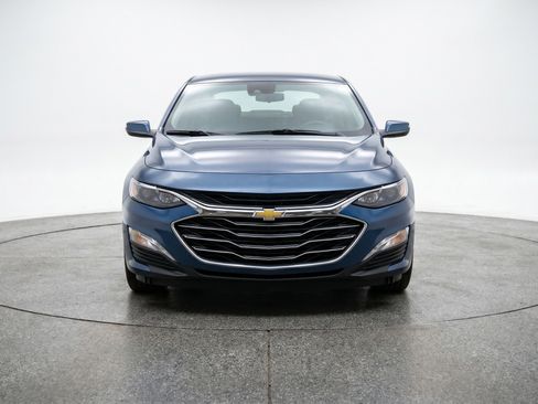 Used 2024 Chevrolet Malibu LT FWD image 2
