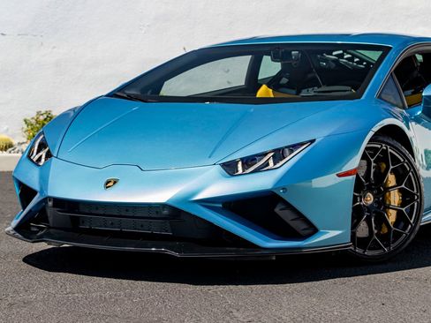 Used 2022 Lamborghini Huracan EVO RWD image 2