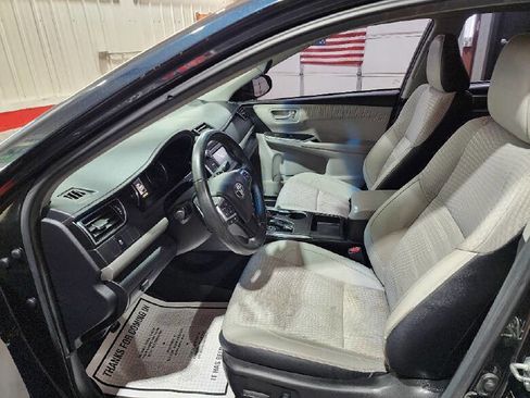 Used 2015 Toyota Camry SE FWD image 9