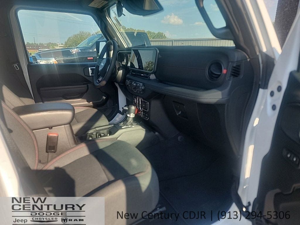 Used 2026 Jeep Wrangler Unlimited Rubicon AWD/4WD image 17