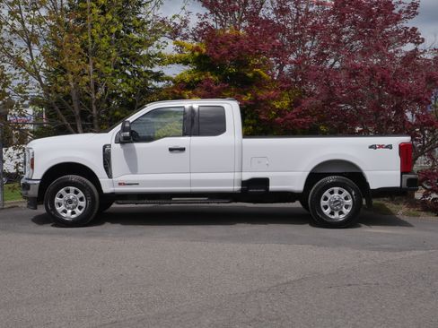 Certified 2024 Ford F350 XLT AWD/4WD image 15