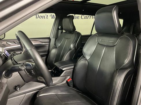 Used 2022 Jeep Grand Cherokee L Overland w/ Luxury Tech Group IV RWD image 14