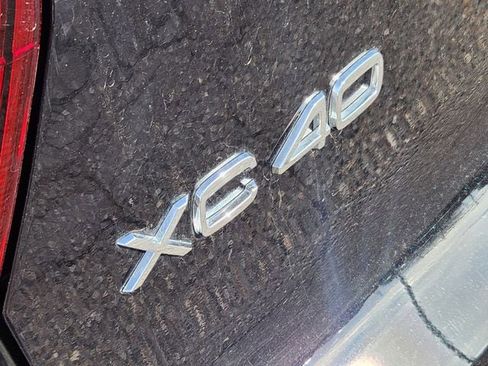 Certified 2025 Volvo XC40 B5 Plus AWD/4WD image 18