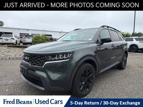 Used 2022 Kia Sorento S w/ Panoramic Sunroof Package AWD/4WD image 3