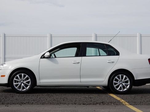 Used 2010 Volkswagen Jetta Limited Edition FWD image 15