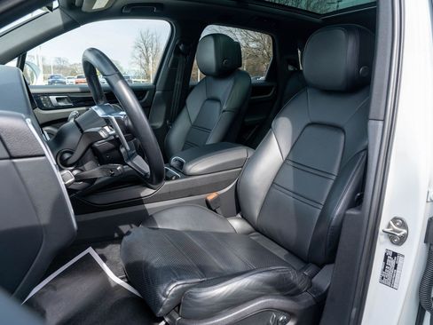 Certified 2023 Porsche Cayenne Platinum Edition AWD/4WD image 6