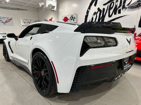 Used 2015 Chevrolet Corvette Z06 w/ 3LZ Preferred Equipment Group RWD image 3