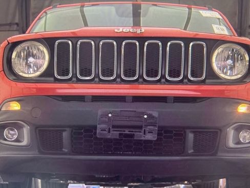 Used 2016 Jeep Renegade Latitude image 3