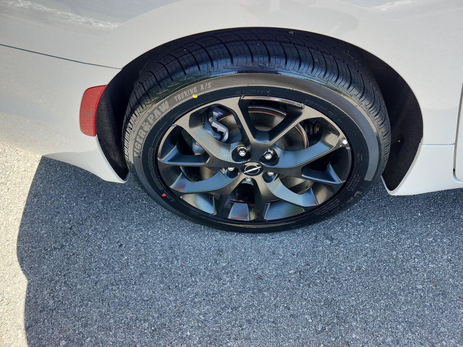 Used 2025 Chrysler Pacifica Limited FWD image 6