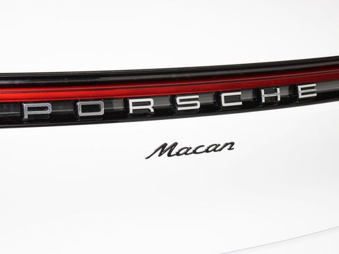 Certified 2026 Porsche Macan AWD/4WD image 13