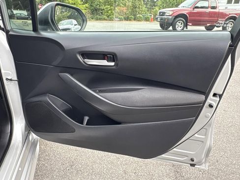 Used 2021 Toyota Corolla LE image 17