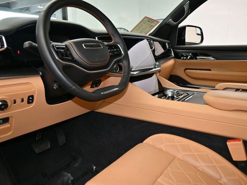 Used 2024 Jeep Grand Wagoneer Series III w/ Quick Order Packagew 28T image 15