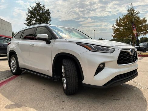 Used 2023 Toyota Highlander Limited AWD/4WD image 4