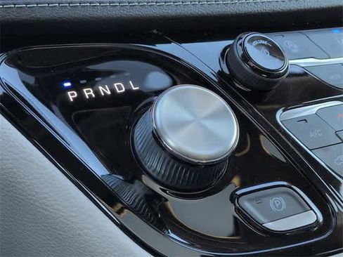 Used 2022 Chrysler Pacifica Touring-L image 34