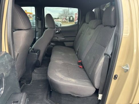 Used 2017 Toyota Tacoma TRD Off-Road image 13